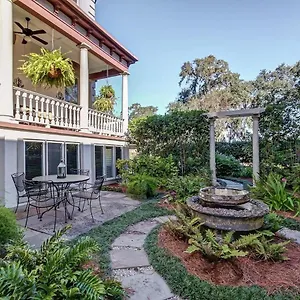 At Historic Award Winning Mansion Apartment Savannah